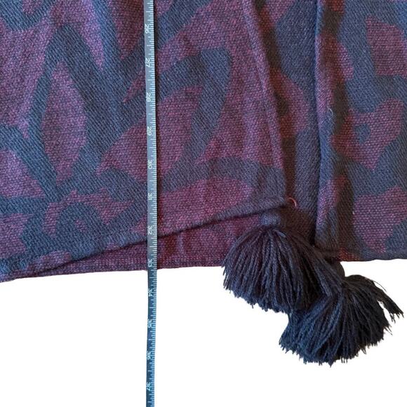 Cleobella Boho Tassel Poncho Wrap – Burgundy & Black Floral – EUC 763F - Picture 5 of 8